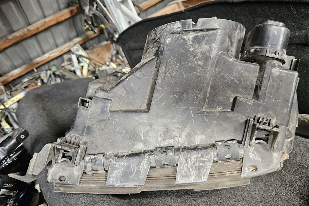 Audi 100 C4 przednia prawa lampa