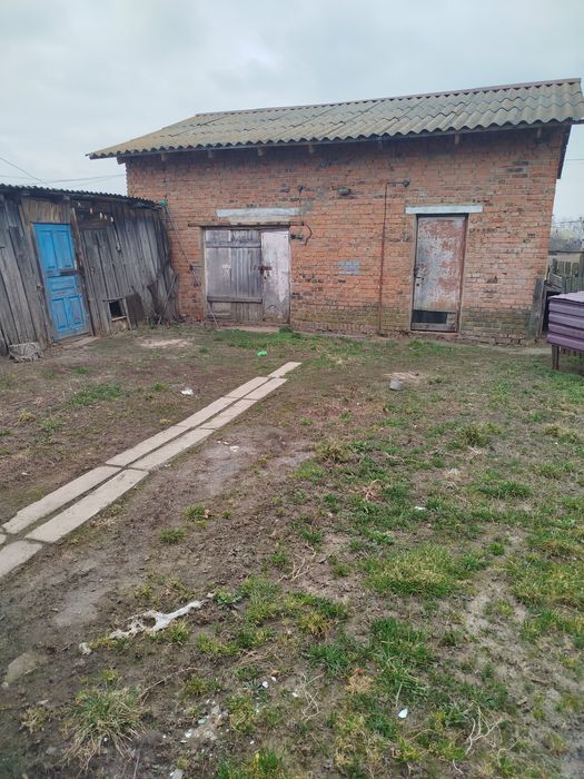 Продам будинок на два поверхи