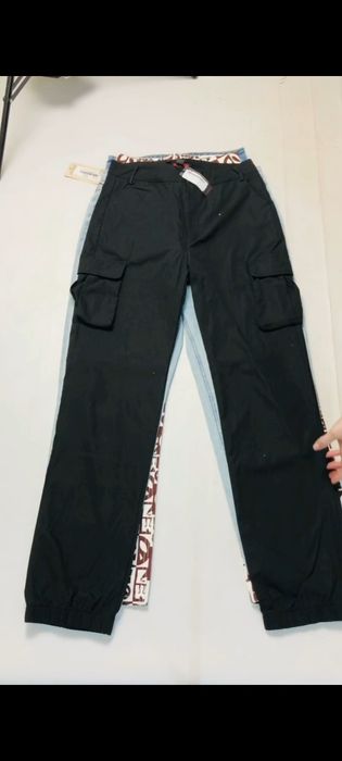 Жіночі чорні штани