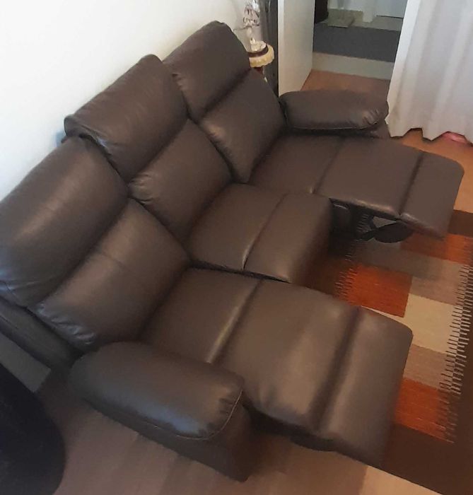 Sofa de 3 lugares, com 2 lugares de relax, muito estimado e em excelente estado de conservação.