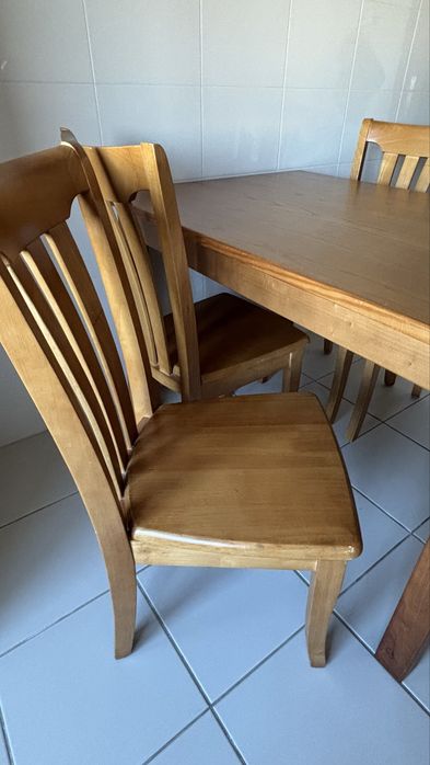 Mesa Cozinha em madeira com 4 cadeiras
