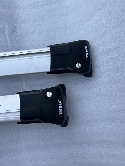 Thule WingBar Edge 958x na relingi Audi A4 B8