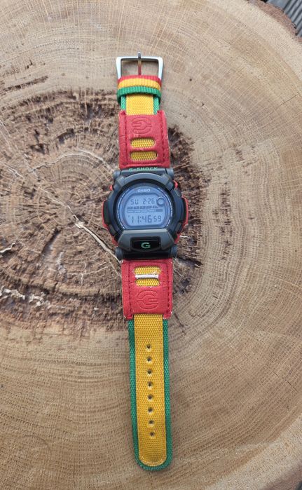 Casio G-Shock Dw-002BM pęknięty