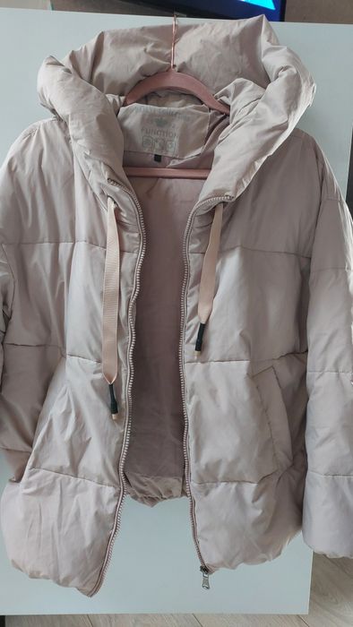 Жіноча куртка весна