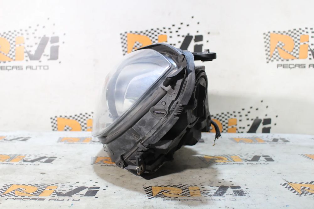 Ótica / farol esquerda MERCEDES-BENZ Classe C (W204)