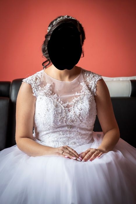 Koronkowa suknia ślubna