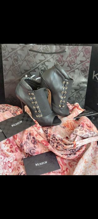 Czarne skórzane sandałki na szpilce zabudowane Marki Kazar