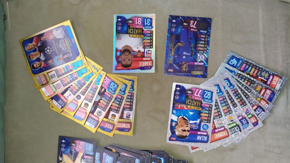 Caixa com 145 cartas MATCH ATTAX super Boost strikers season 2019/20