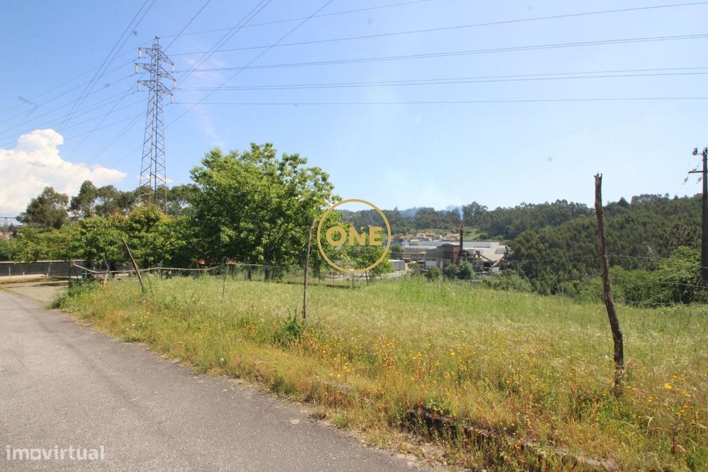 Lote de terreno de construção com 700m2 de área em Bairro para venda