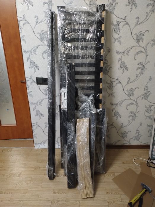 Продам: Детская кровать - домик.