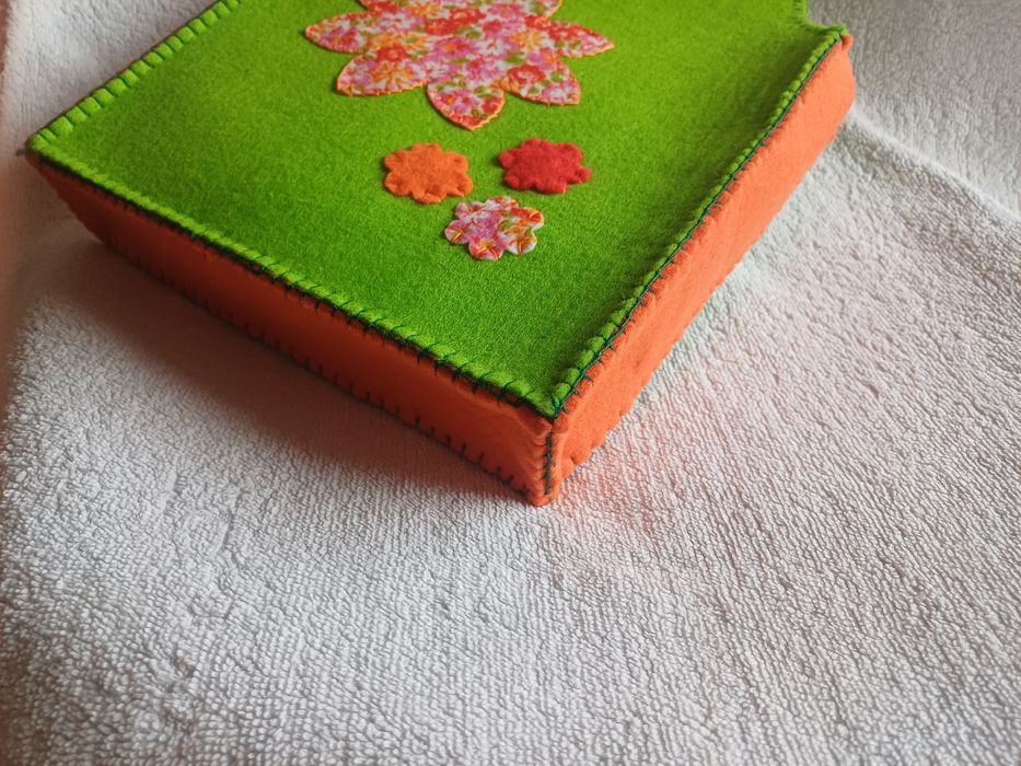 Carteira verde em felteo