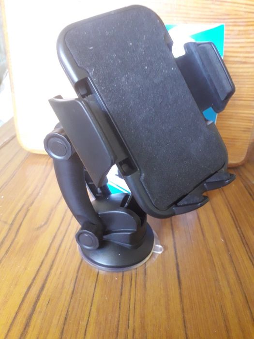 Кронштейн для смартфона в авто