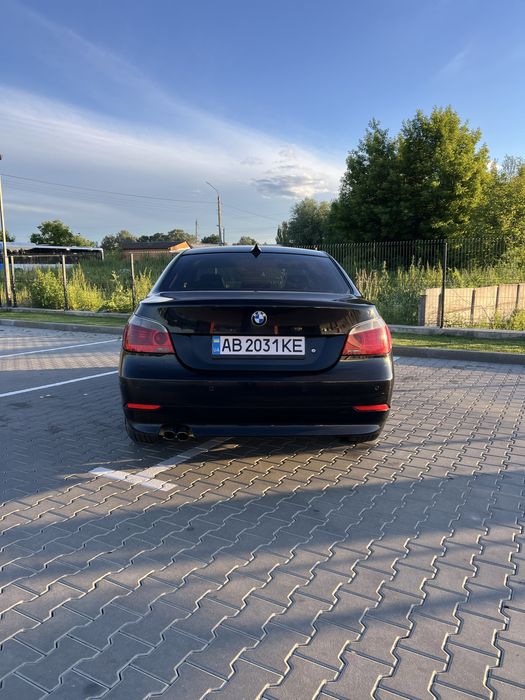 BMW E60 520I. CarPlay