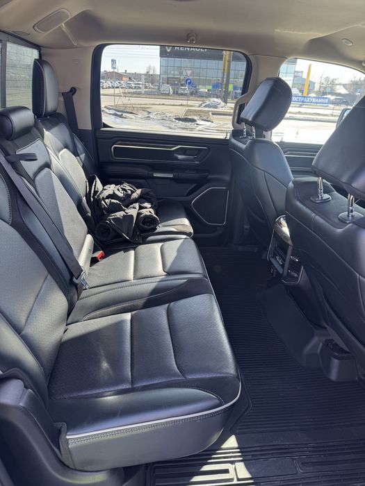 Dodge ram 1500 2020 рік