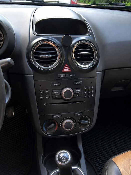 Автомобіль OPEL CORSA