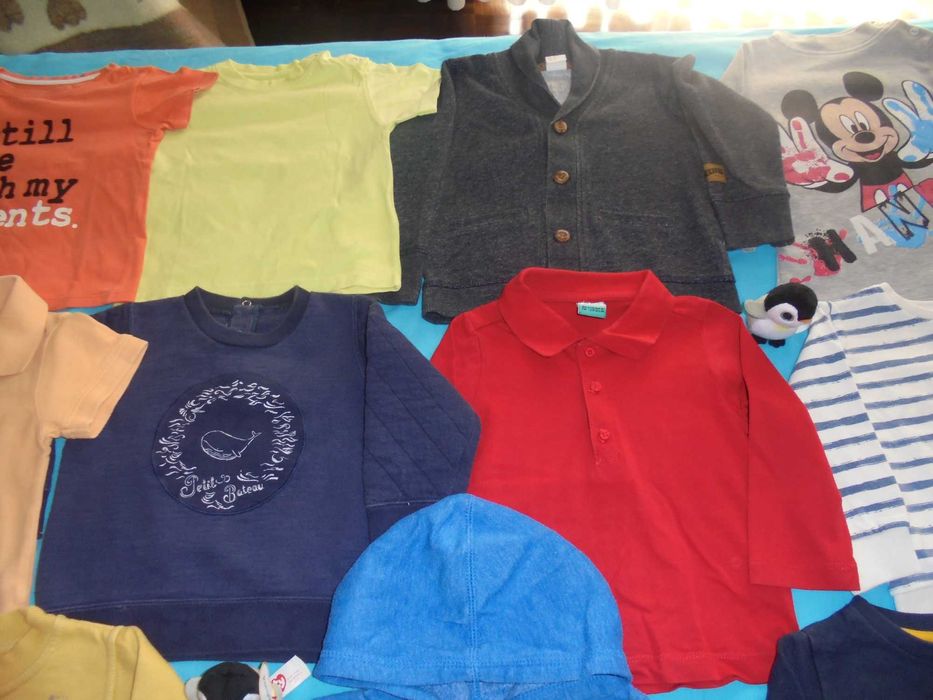 lote de roupa de menino vários brinquedos