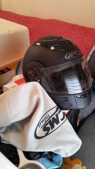 Capacete usado 4 ou 5 vezes, como novo, odereço saco protetor