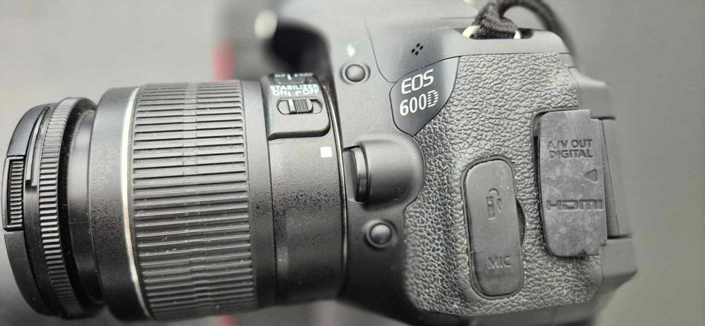 Câmara Fotográfica EOS 600 D, como nova!