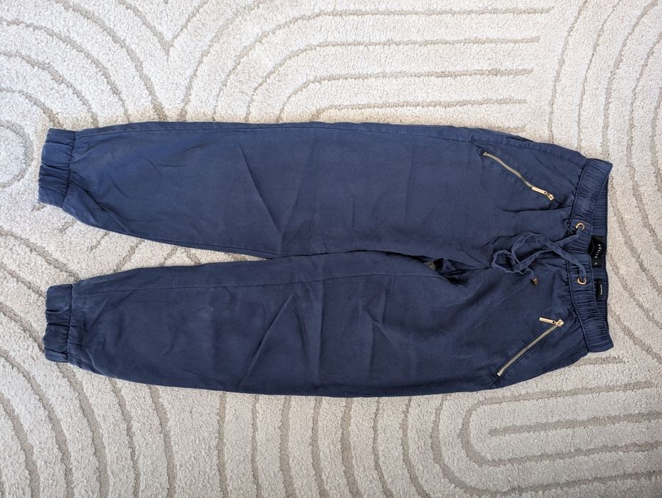 Granatowe joggery