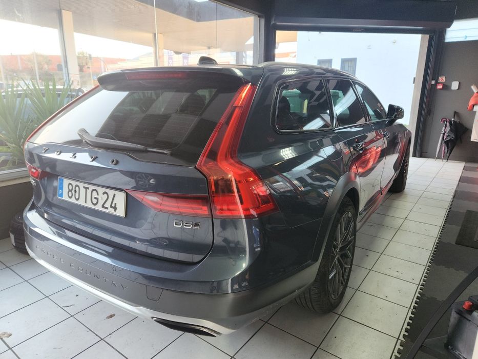 Volvo V90 Cross Country D5