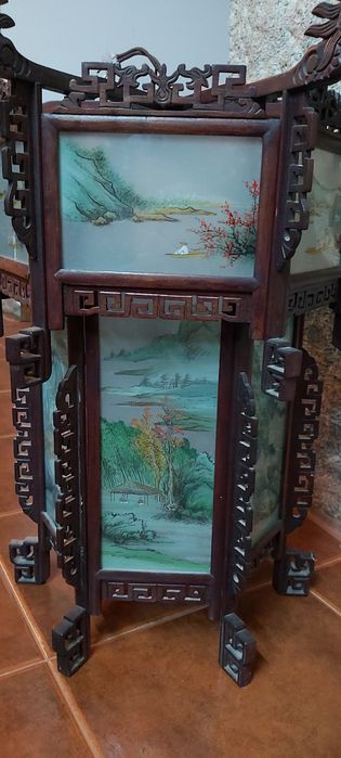 Vendo aplique de teto oriental, pintado, trabalhado.
- Originário a Ch