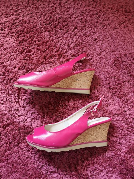 Buty na koturnach