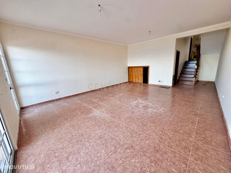 Gaula de Baixo. Moradia T3 com Suite, Vista Mar e Potencial