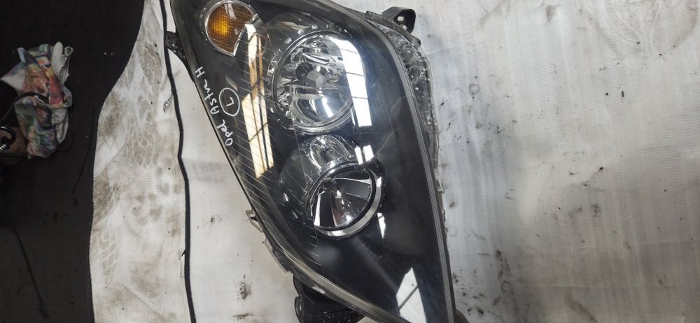 Opel astra H lampy przód komplet
