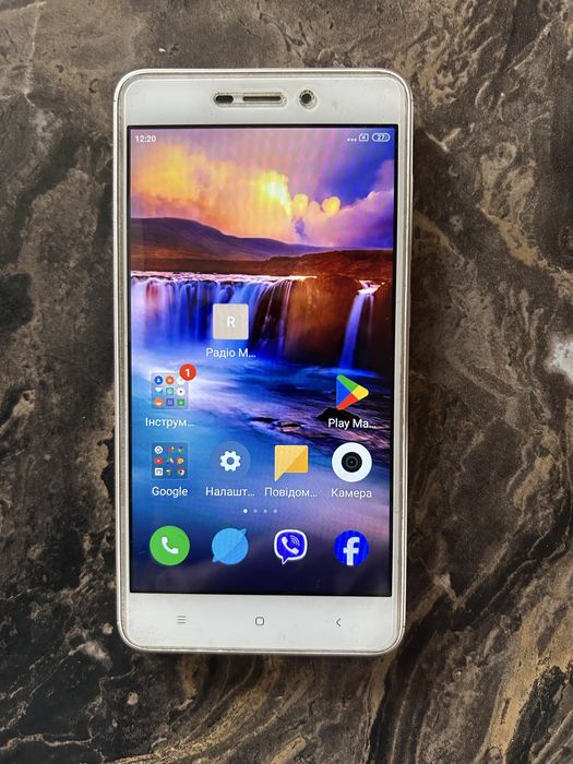 Xiaomi Redmi 4A хороший стан+ зарядка+чехол