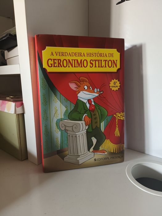 Livro "A verdadeira história de Gerónimo Stilton"