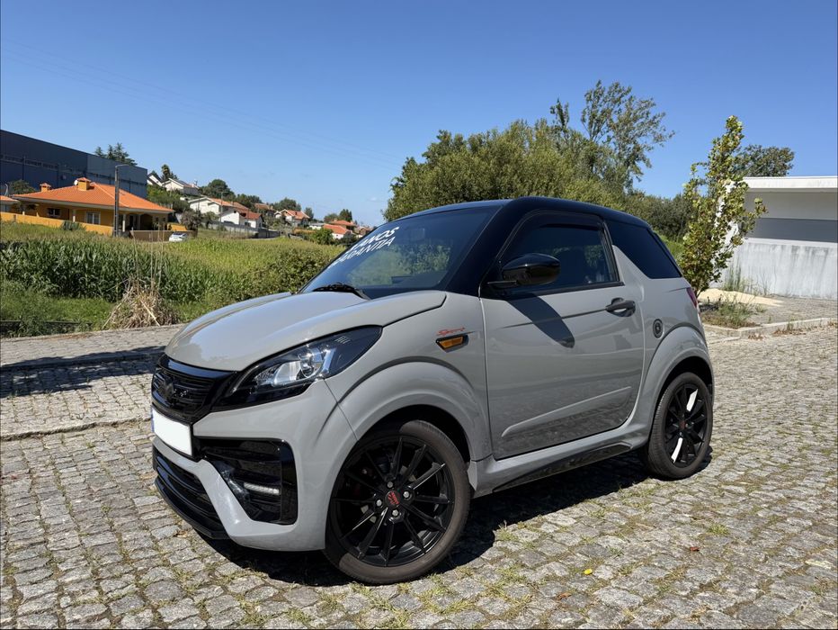 Ligier JS 50 Sport (Cinza Nardo) – Versão Desportiva Full Extras!