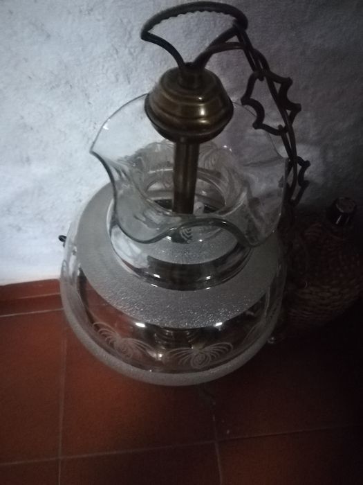 Vendo candeeiros  de parede 70 cm em  madeira e latão .