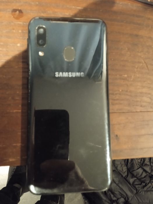 Samsung A20a estalado a trabalhar