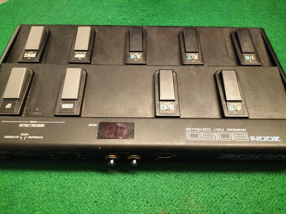 Pedaleira ZOOM 8050