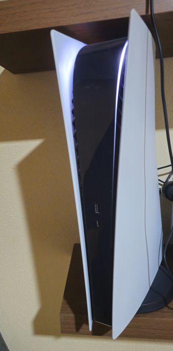 Ps5 Edition digital +2 comandos+ playstation portal( com mala de protecção)+ cadeira Alpha Gamer Nebula