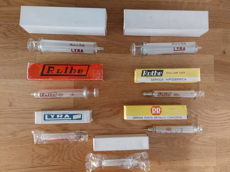 Material médico - seringas de vidro