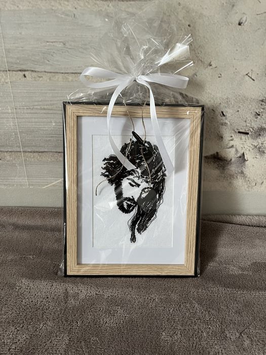 Haftowany obraz Jezus w koronie cierniowej haft krzyżykowy rękodzieło