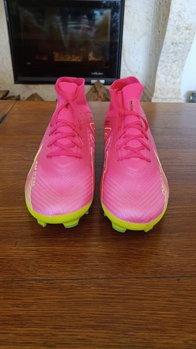 Nowe korki półprofesionalne Nike Mercurial