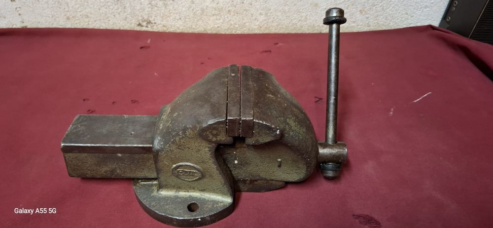 Torno de bancada marca Oliva N°1