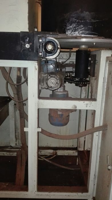 Maquina de escolher discos de cortiça