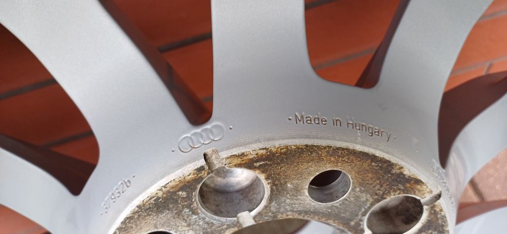 Alufelgi 17" Nowe oryginalne Audi i opony letnie.