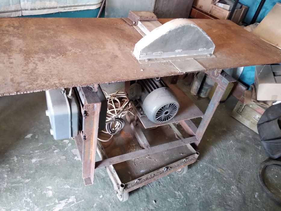 Продам циркулярку з фуганком