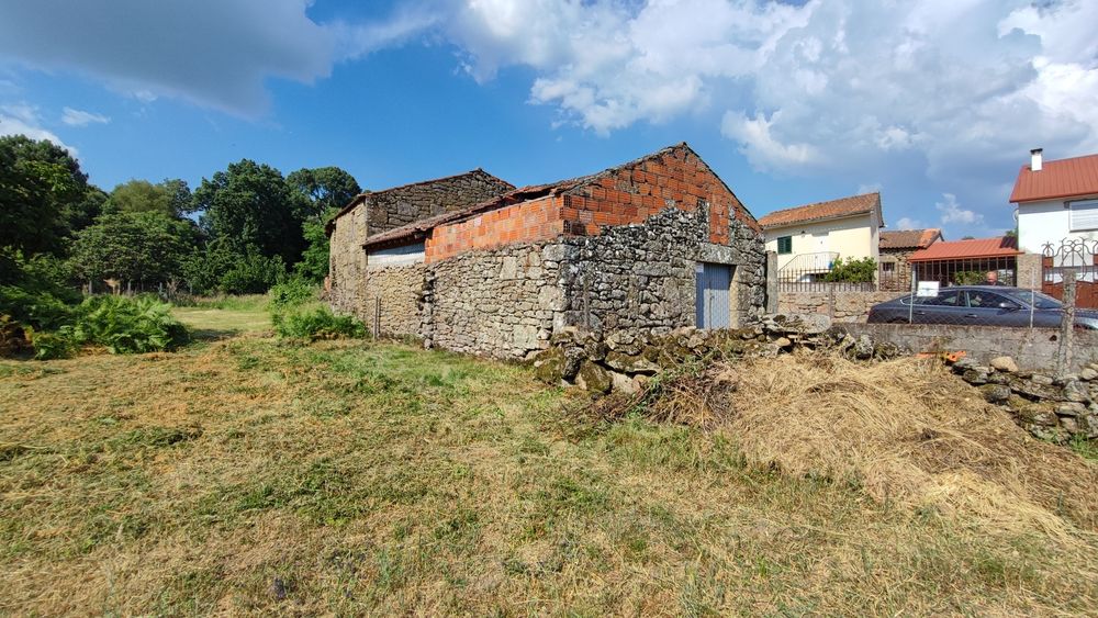 Terreno + Casa para restauro 300m2