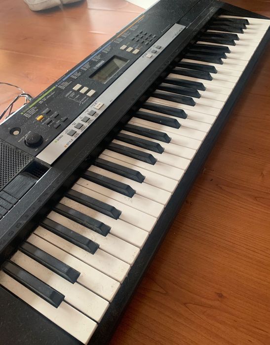 Órgão Yamaha PSR E243