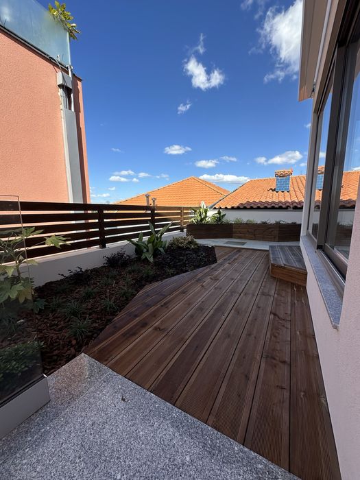 Decks em madeira tratada com instalaçao profissional