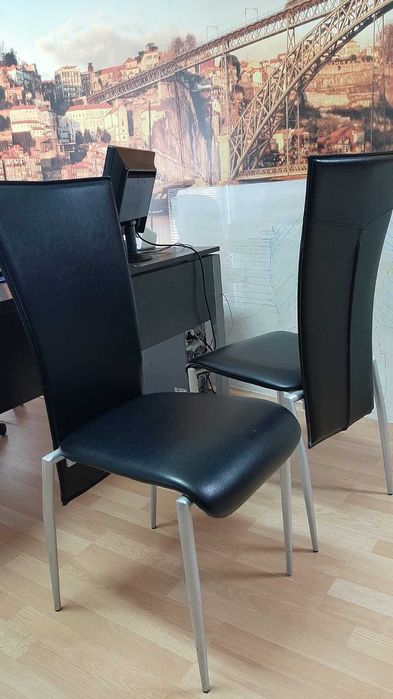 Lindas cadeiras de encosto alto e Cadeira executivo