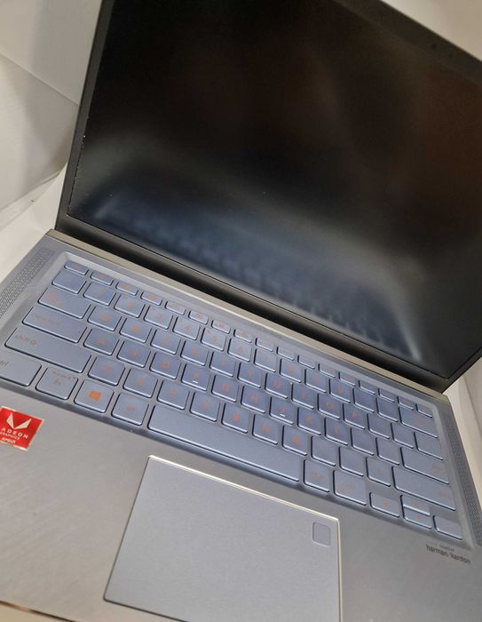 Laptop Asus ZenBook 14 UM431D 14 " AMD Ryzen 5 8 GB / 512