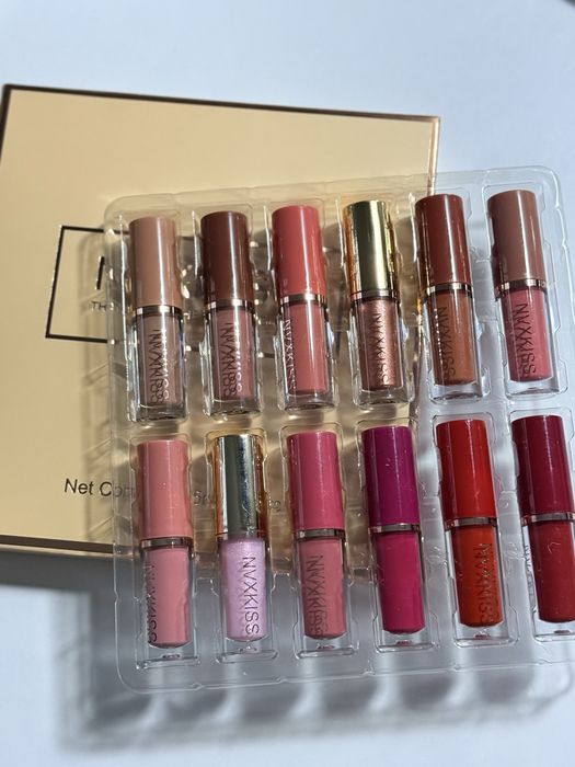 Набір з 12 рідких помад