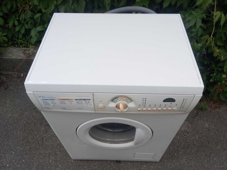 цена 4000 стиральная машина Electrolux ews 1046  доставка гарантия
