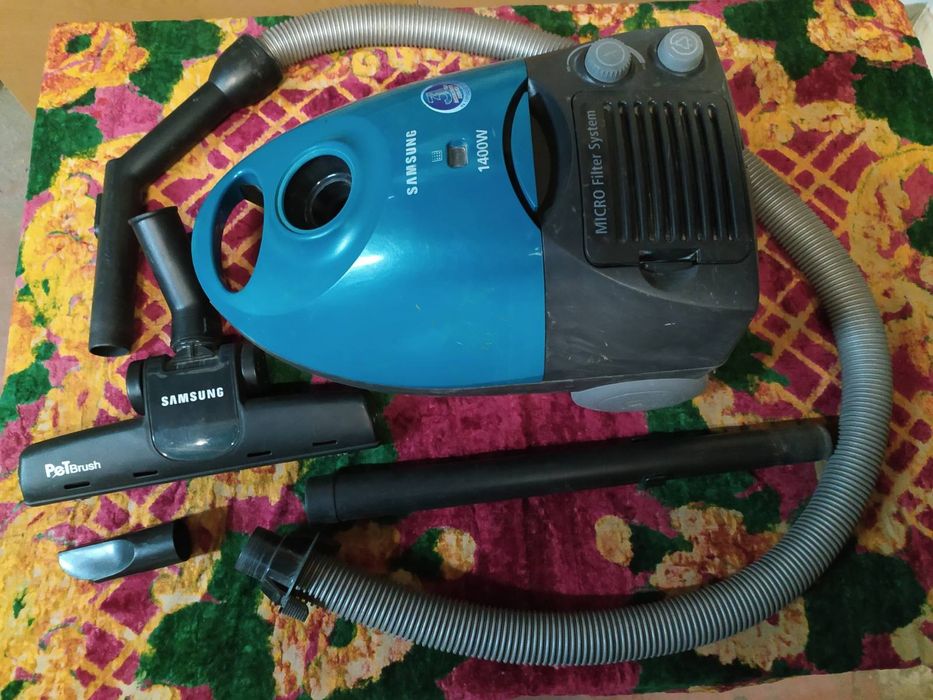 Гарний пилосос Samsung SC 4034 турбощітка